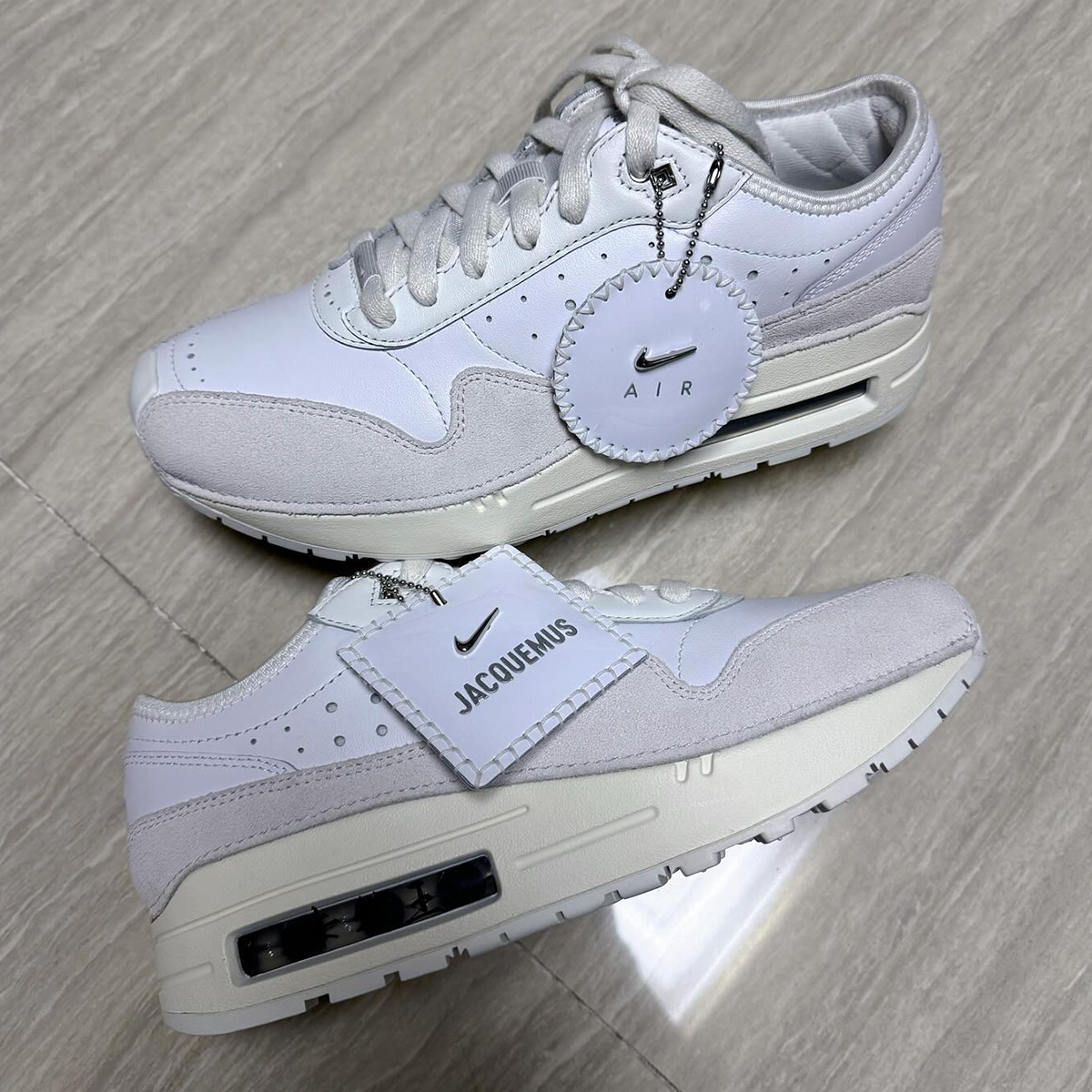 Premier Aperçu de la Jacquemus x Nike Air Max 1 ’86